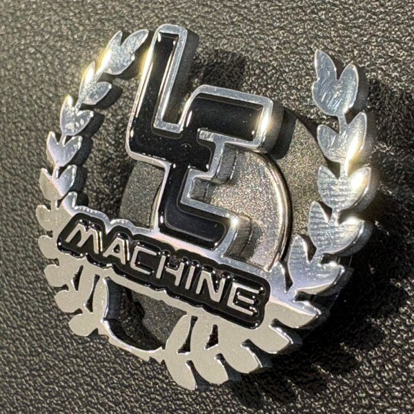 立大建機 LOGO 磁吸西裝胸章 - 立大建機周邊商品